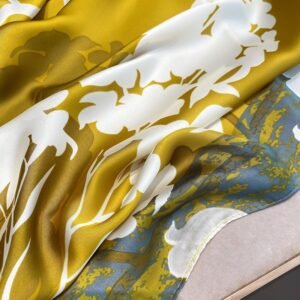 Khăn lụa cao cấp màu vàng họa tiết hoa Tulip làm quà tặng bạn gái, sếp nữ, mẹ, cô, dì, chị - em gái...
