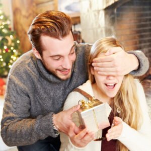 Lưu Ngay 8 Tips Tặng Quà Noel Cho Vợ Khiến Nàng Xao Xuyến Và Cảm Động