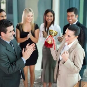 Cách Xây Dựng Mối Quan Hệ Bền Vững Trong Công Việc Thông Qua Quà Tặng Doanh Nghiệp