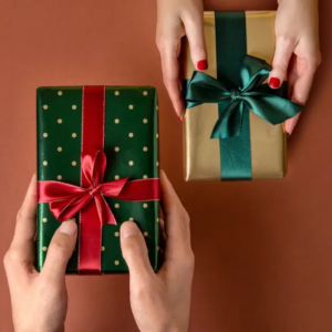 Noel Có Nên Tặng Quà Không? Khi Món Quà Nhỏ Thay Ngàn Lời Muốn Nói