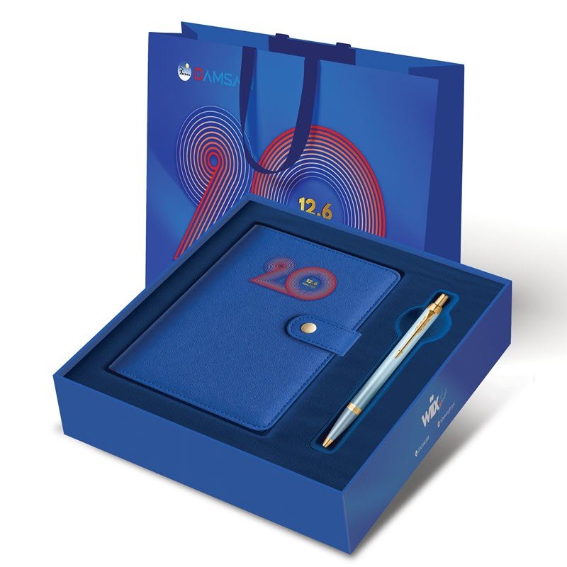 Bộ Quà Tặng Kỷ Niệm 20 Năm Thành Lập Công Ty CP Damsan 17 Bộ Quà Tặng Kỷ Niệm 20 Năm Thành Lập Công Ty CP Damsan