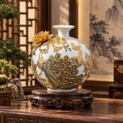 Bình Hút Lộc Đắp Nổi Công Đào Màu Trắng 22cm – Nghệ Thuật Đắp Nổi Tinh Xảo, Mang Ý Nghĩa May Mắn Và Sung Túc