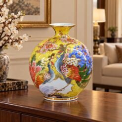 Bình Tài Lộc Vẽ Vàng Chim Công Hoa Đào Cao 25cm – Công Khoe Sắc Phú, Đào Nở Lộc Xuân, Gia Môn Hưng Vượng