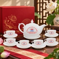 Bộ Ấm Chén Bát Tràng Quà Tặng Đại Hội Đảng – Trọn Bộ Sứ Trắng Cao Cấp, Tô Điểm Không Gian Tiếp Khách Và Lưu Giữ Kỷ Niệm Đáng Trân Trọng