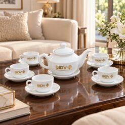 Bộ Ấm Chén In Logo Vàng 24K Tặng Khách Hàng – Vẻ Đẹp Sứ Bát Tràng Sang Trọng, Tôn Vinh Văn Hóa Tiếp Khách Và Gìn Giữ Niềm Tin Hợp Tác