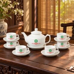 Bộ Ấm Trà Quà Tặng Doanh Nghiệp In Logo – Trọn Bộ Sứ Trắng Bát Tràng Cao Cấp, Gửi Trao Lời Tri Ân Và Kết Nối Hợp Tác Bền Vững