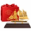 Mô Hình Thuyền Mạ Vàng 24K – Tôn Điểm Không Gian Làm Việc, Biểu Tượng Chủ Động Và Hành Trình Tiến Bước